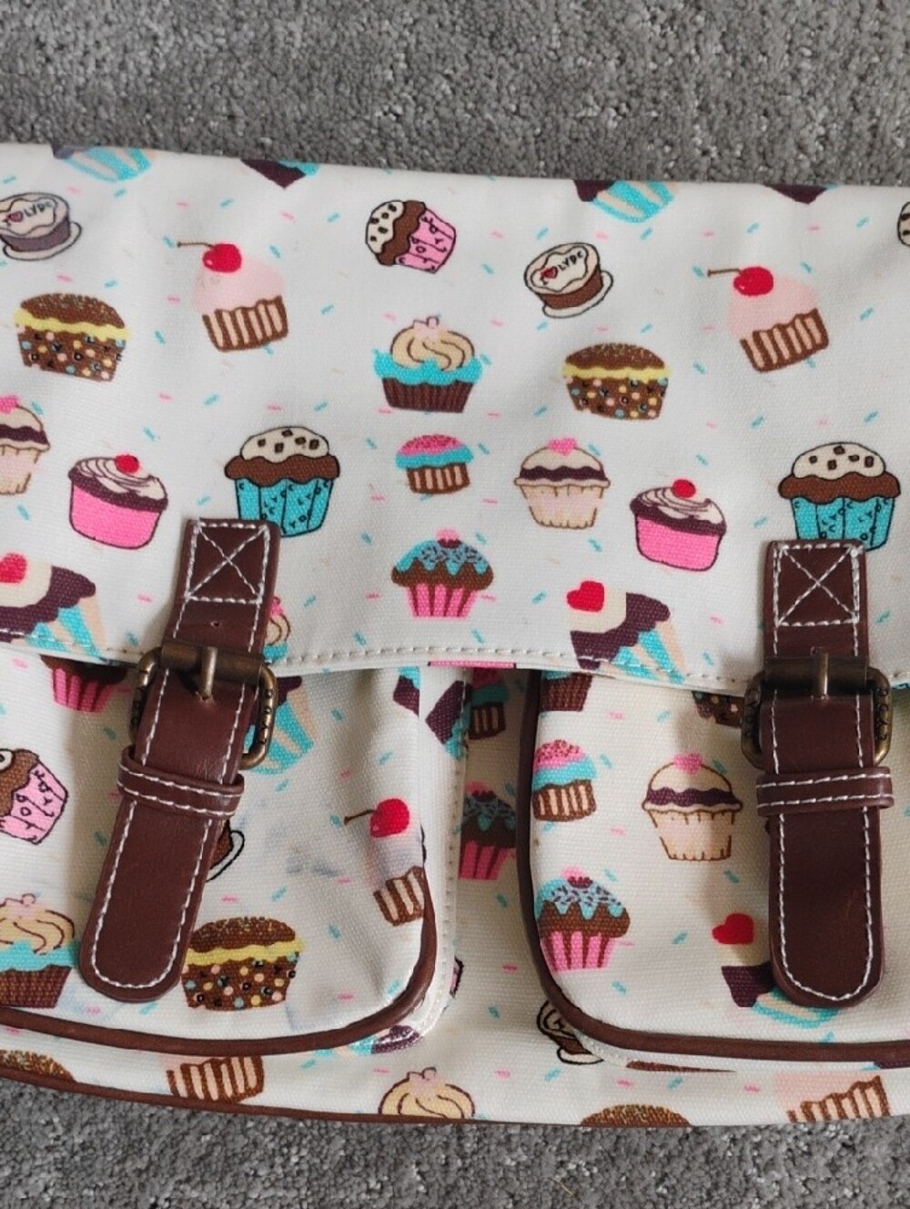 Cupcake Print Crossbody Bag in Cream. LYDC/London brand. Good Condition - Picture 3 of 10